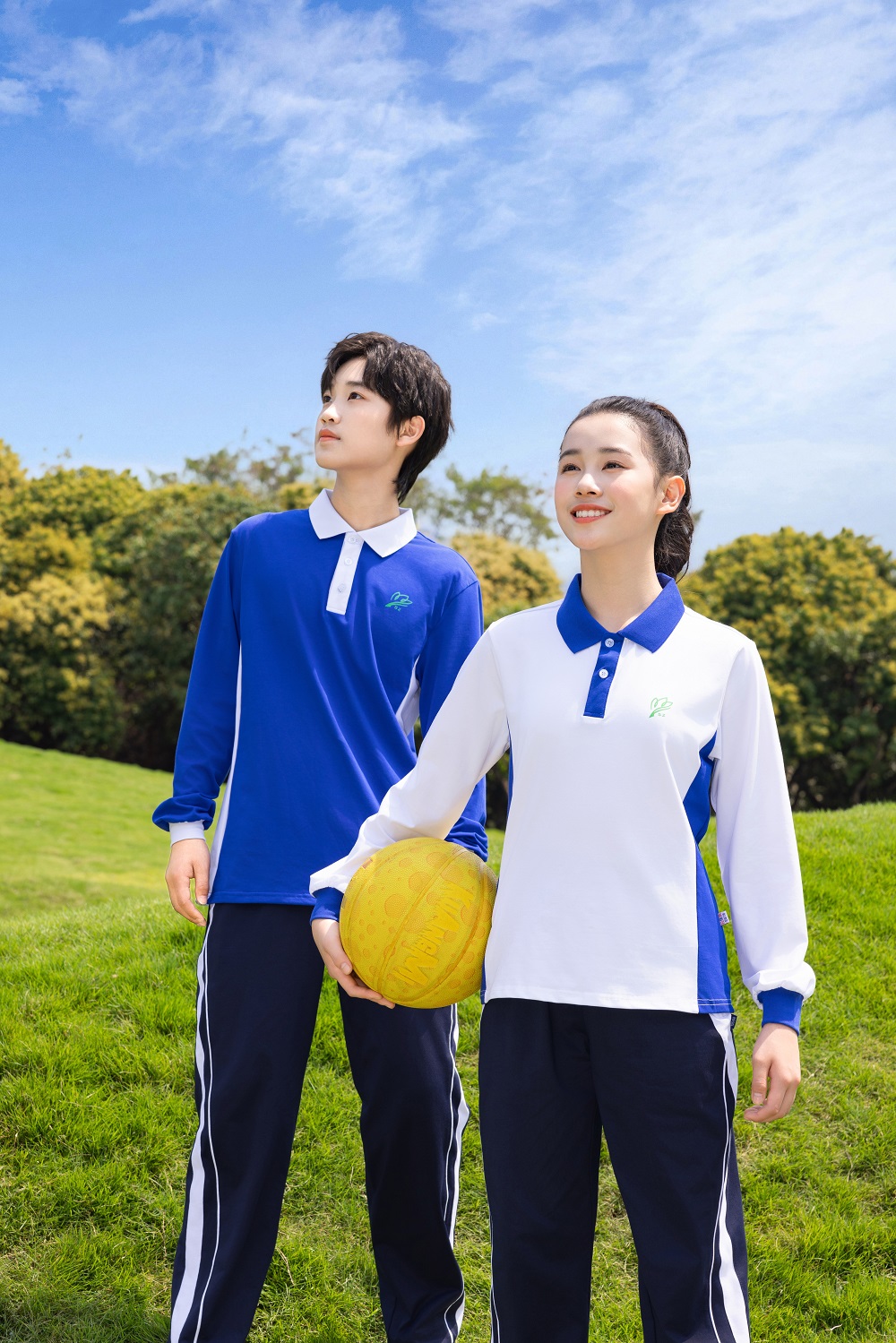 运动时尚的中学秋季校服